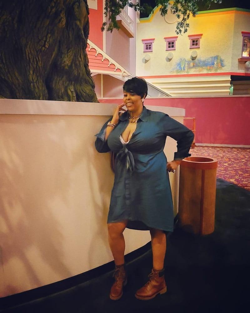25P Black Grandma wants love 2020