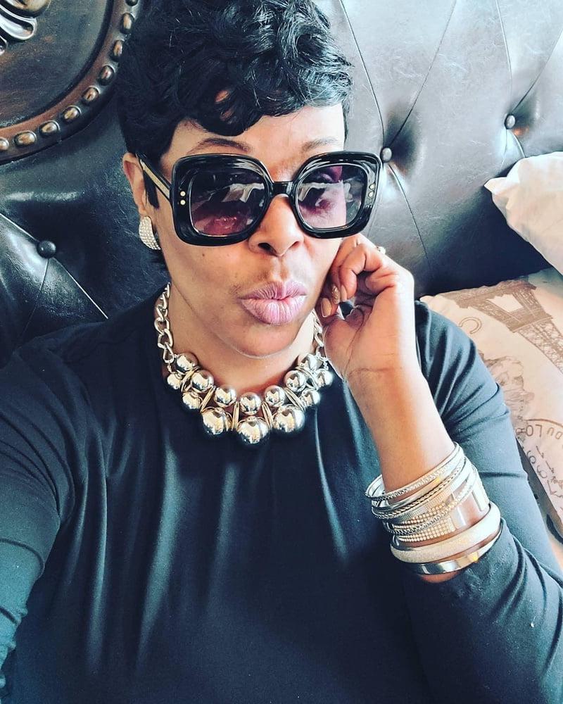 25P Black Grandma wants love 2020