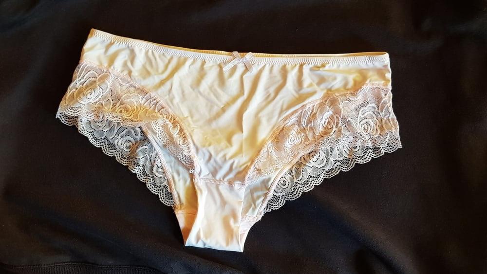 22P Kim's new underwear