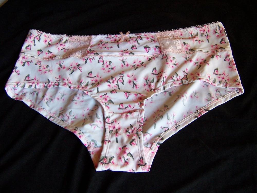 22P Kim's new underwear