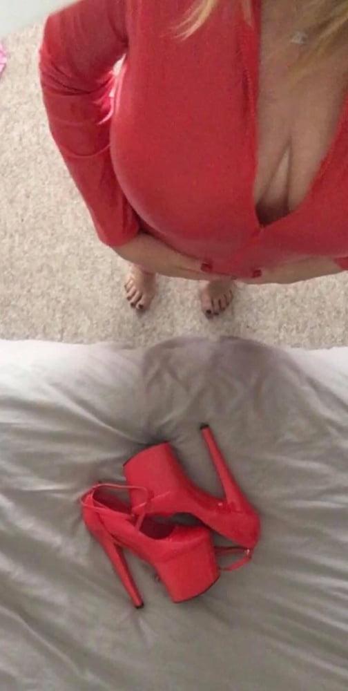 25P LINDA in a red jumpsuit 6inch heals