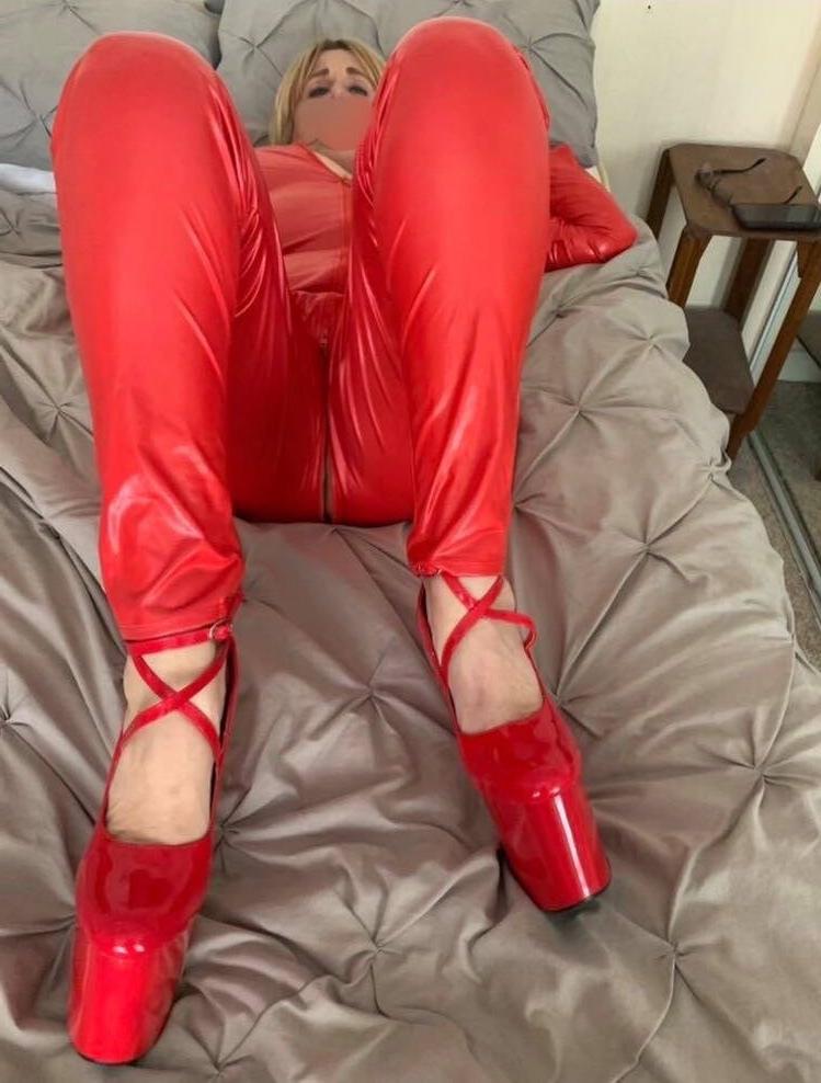 25P LINDA in a red jumpsuit 6inch heals