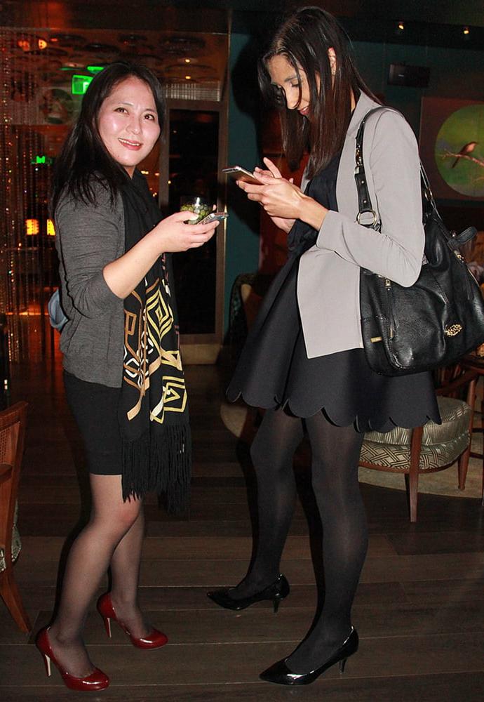 24P Korean Party Sluts in Pantyhose 02