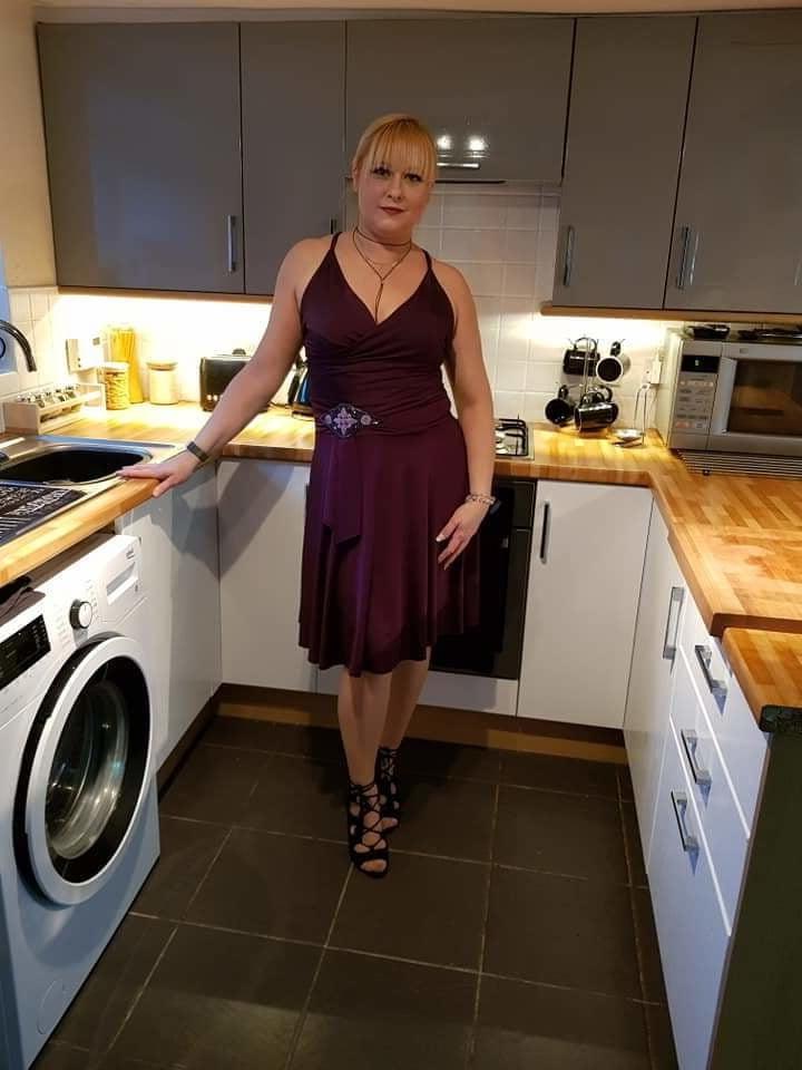 25P Sexy Grandma Spread her Legs 5