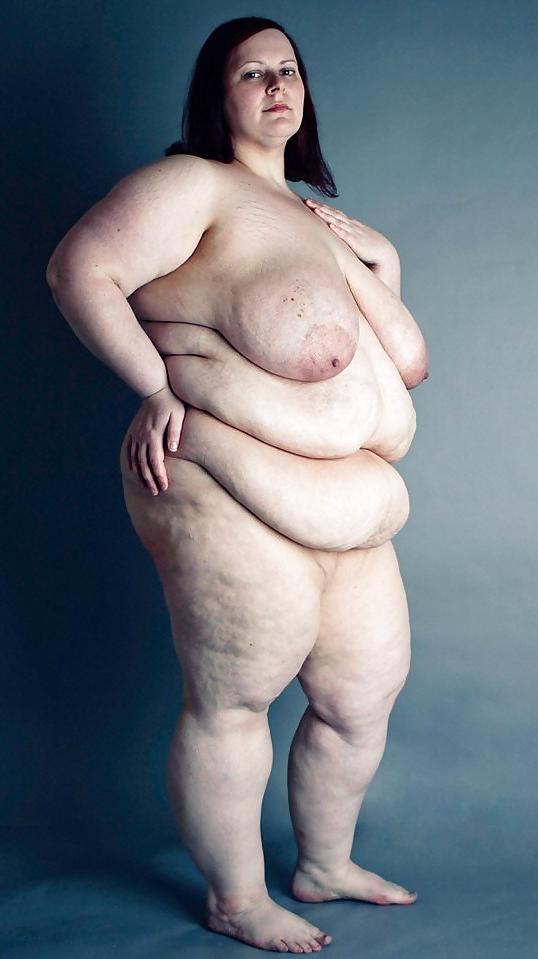 19P Busty women 272 (Bbw with saggy tits)