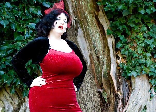 25P Voluptuous Burlesque, Pin-up and Retro Women 6