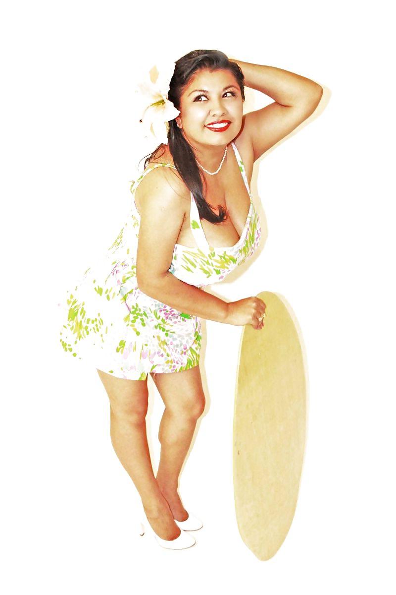 25P Voluptuous Burlesque, Pin-up and Retro Women 6