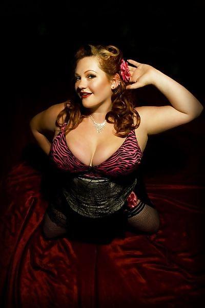 25P Voluptuous Burlesque, Pin-up and Retro Women 6