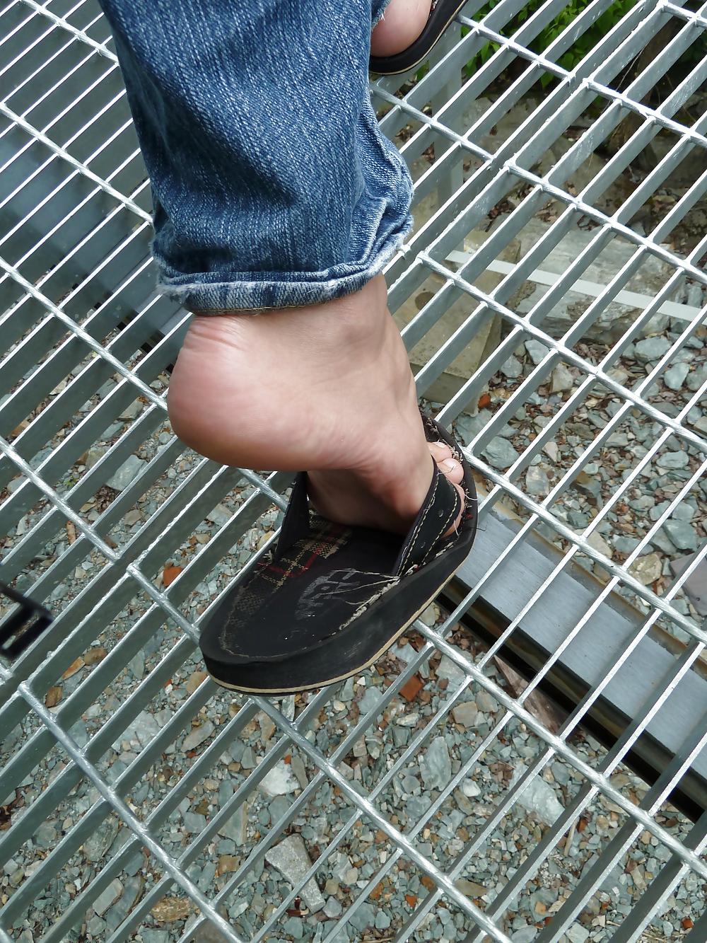 19P Sexy feet and toes