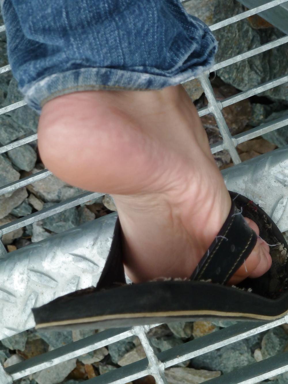 19P Sexy feet and toes