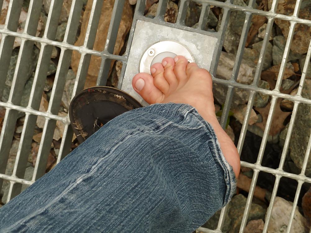 19P Sexy feet and toes