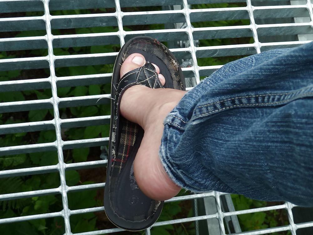 19P Sexy feet and toes
