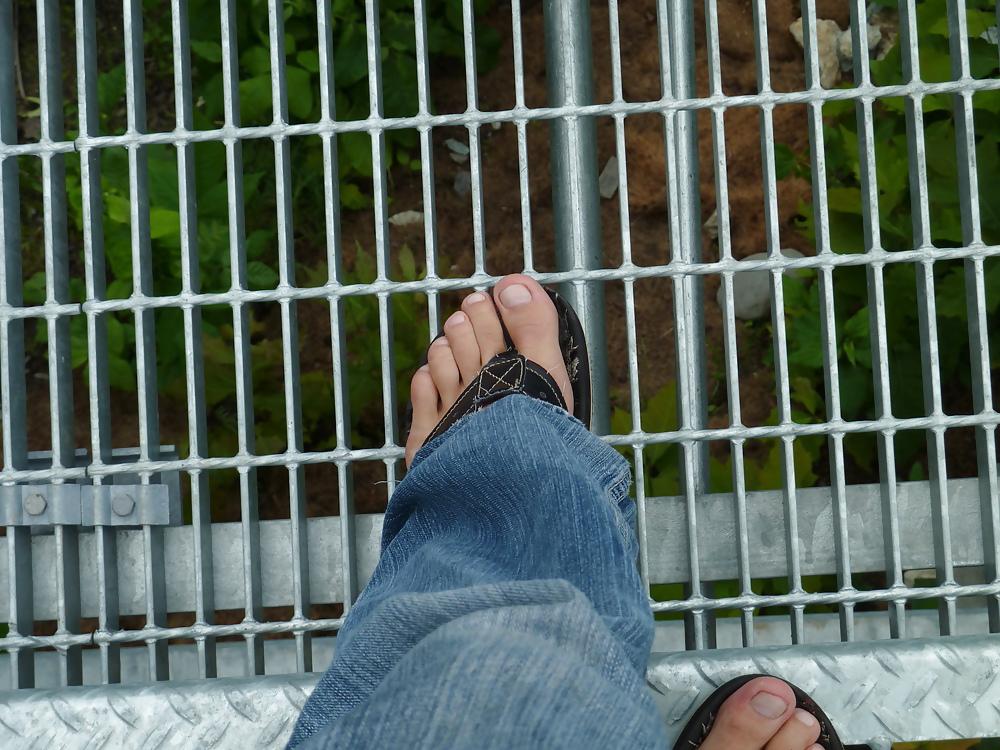 19P Sexy feet and toes