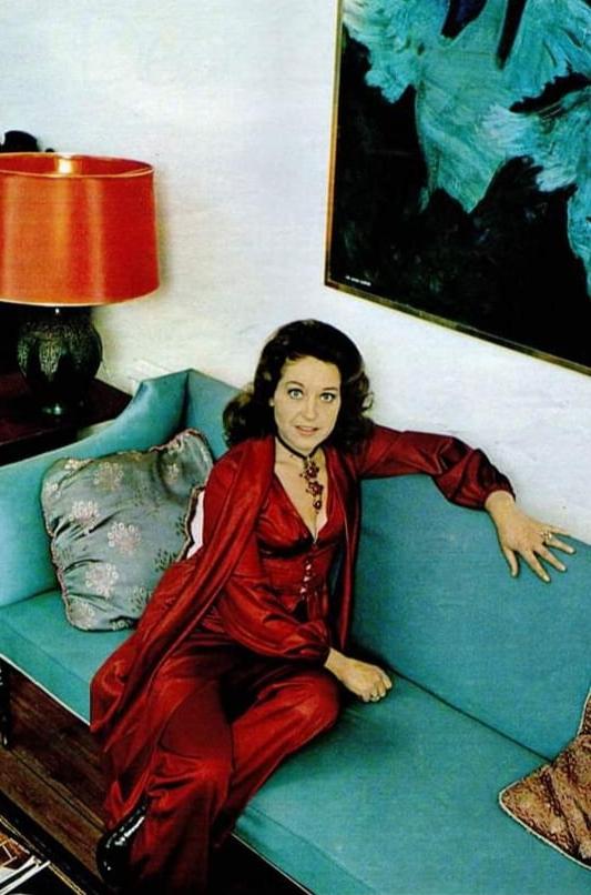 15P Retro MILF