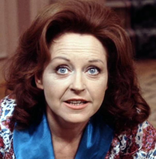 15P Retro MILF