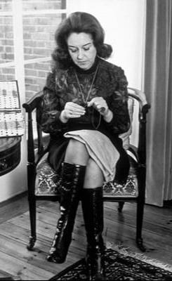 15P Retro MILF