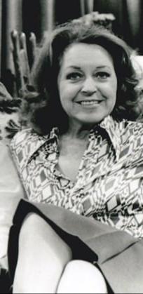 15P Retro MILF