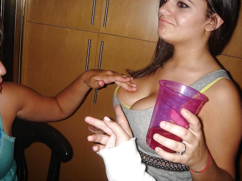 25P Teenie Cleavage Queens
