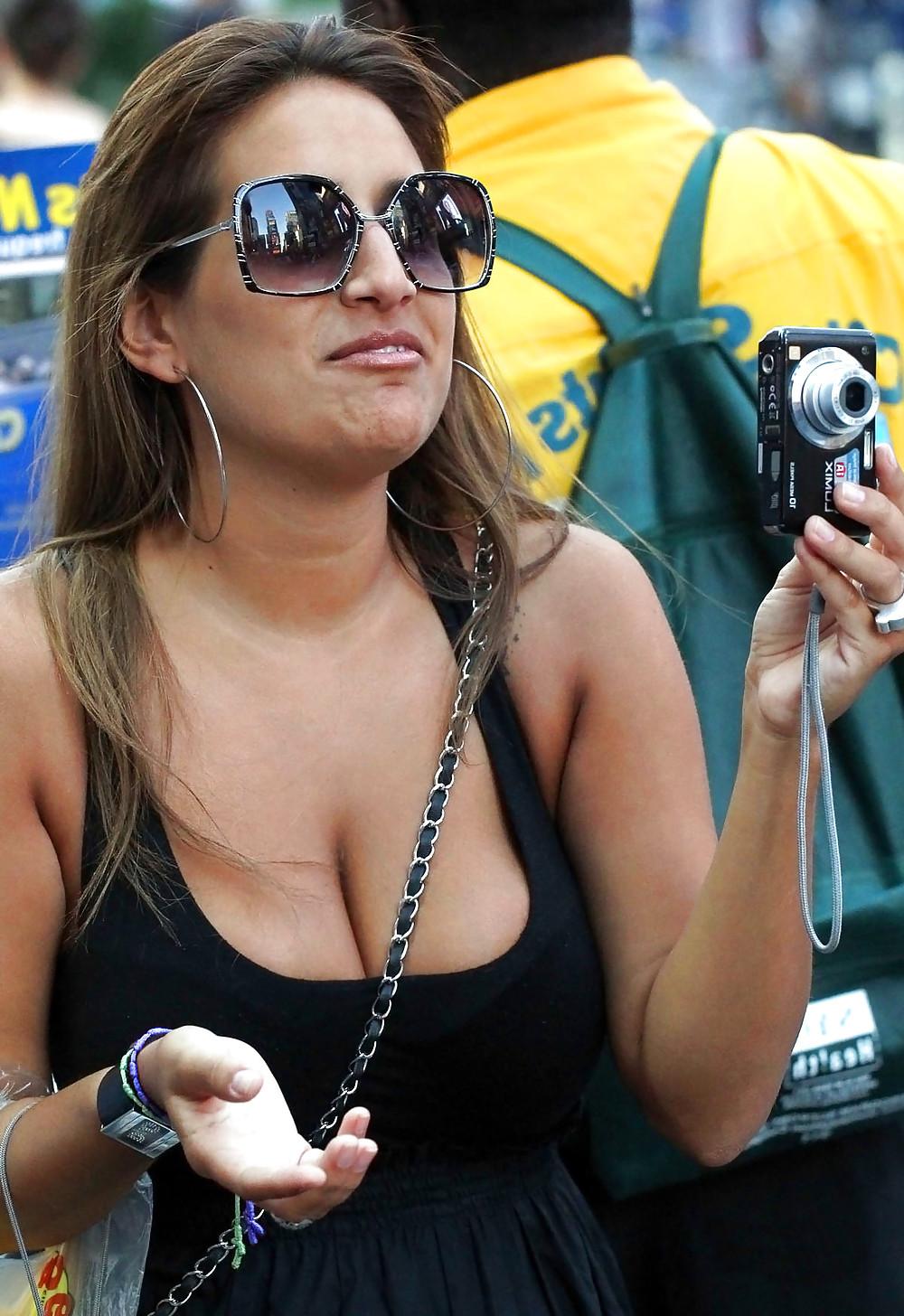 25P Teenie Cleavage Queens