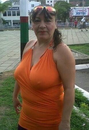 20P Mature ladies braless cleavage pokies 138