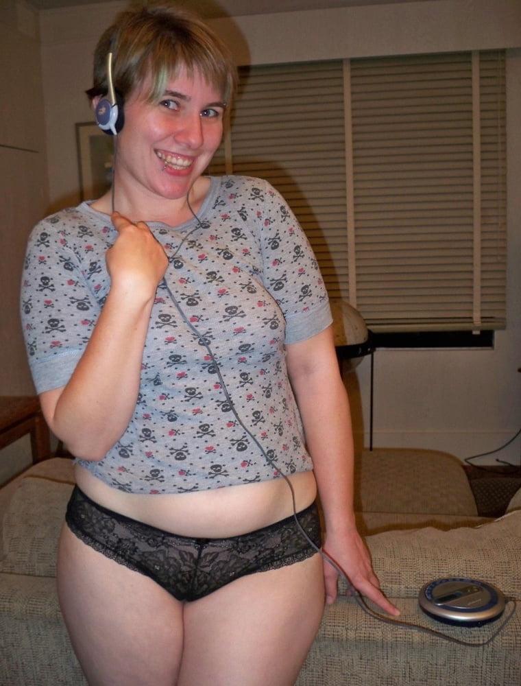 25P Sexy Grandma Spread her legs 3