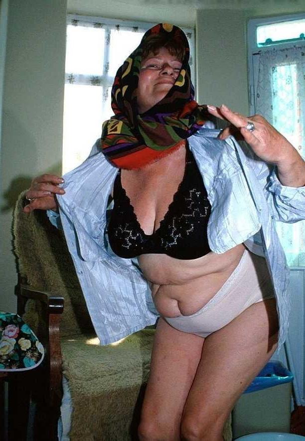 25P Sexy Grandma