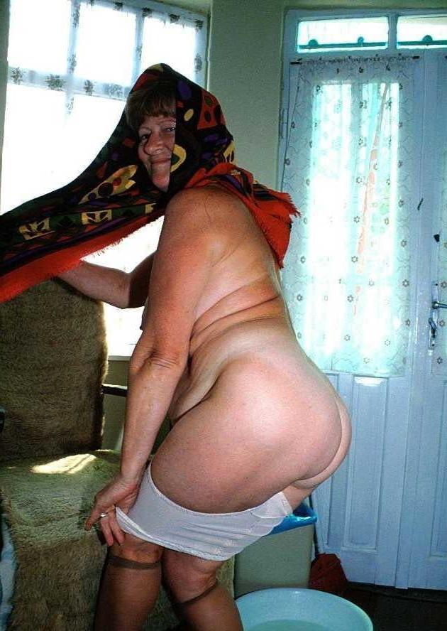 25P Sexy Grandma