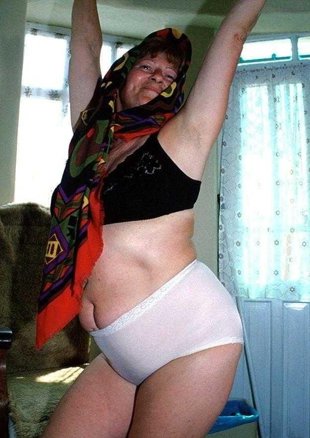 25P Sexy Grandma