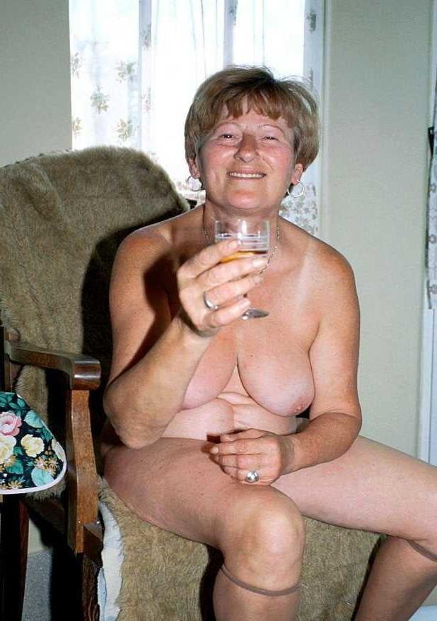 25P Sexy Grandma