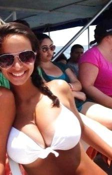 25P CLEAVAGE BEACH   BIKINI STUFFERS