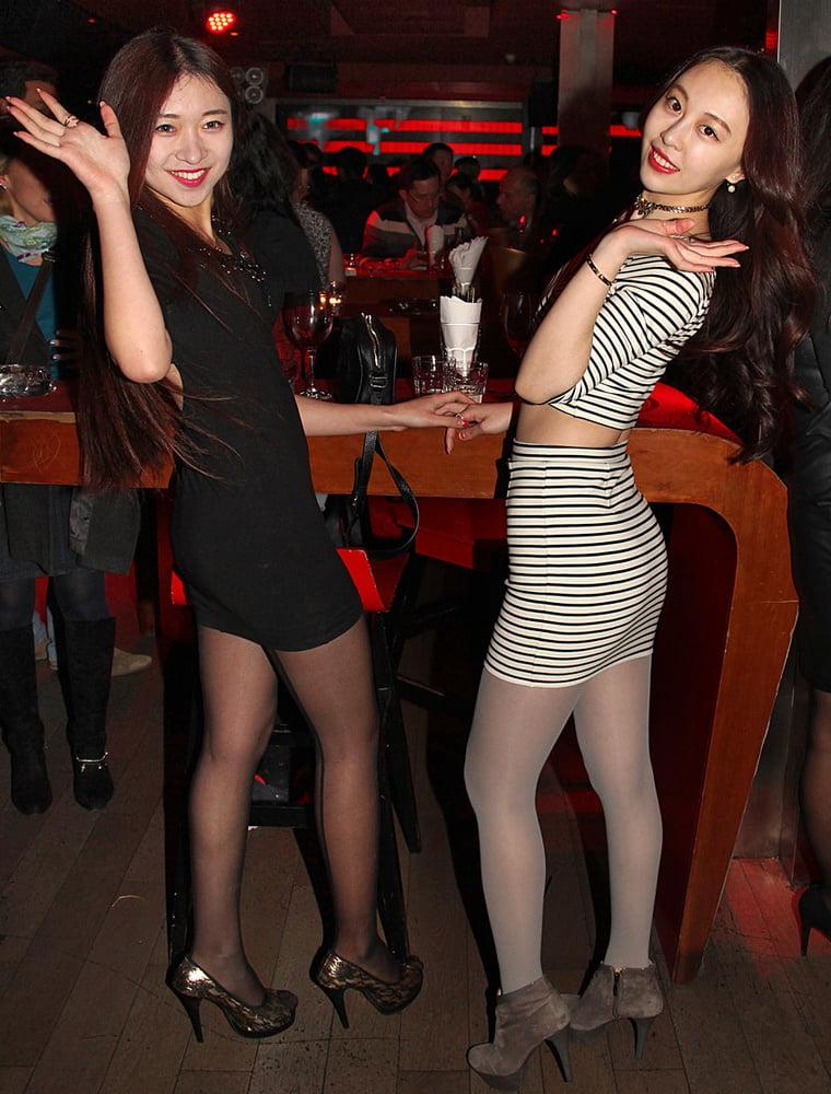 25P Korean Party Sluts in Pantyhose 01