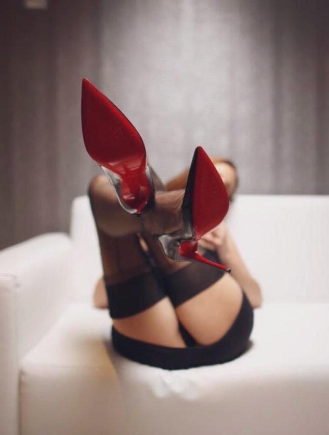 25P Redsole fetish x2