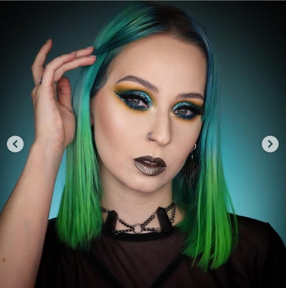 25P Makeup fetish 69