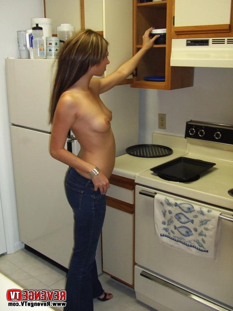 25P Kitchen Milfs 02