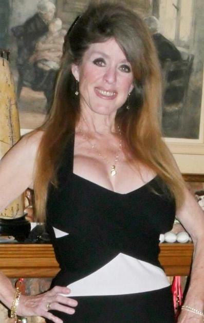 20P Mature ladies braless cleavage pokies 136