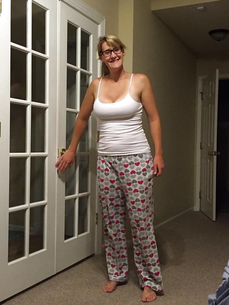 25P Sexy Grandma Spread her legs 2