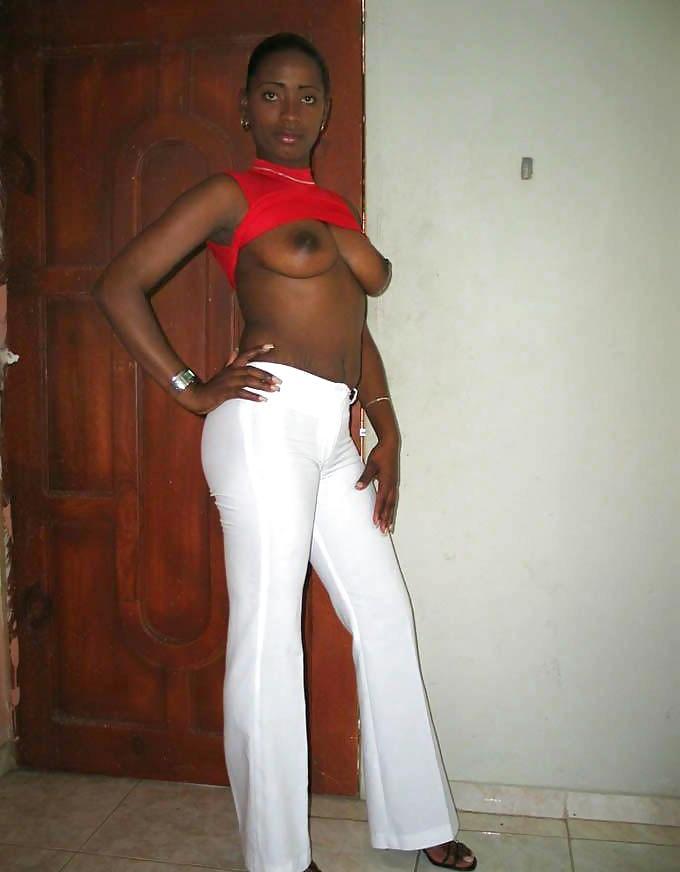 23P BLACK WOMAN WITH A ROUND ASS