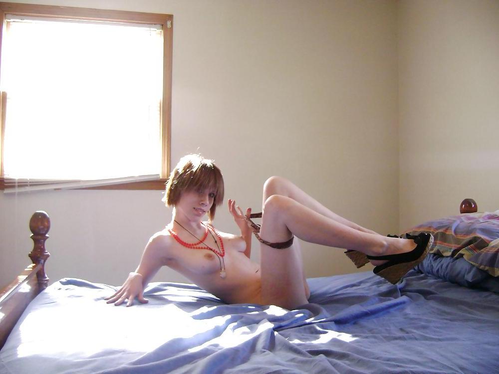 20P Short hair thin girl in fishnets