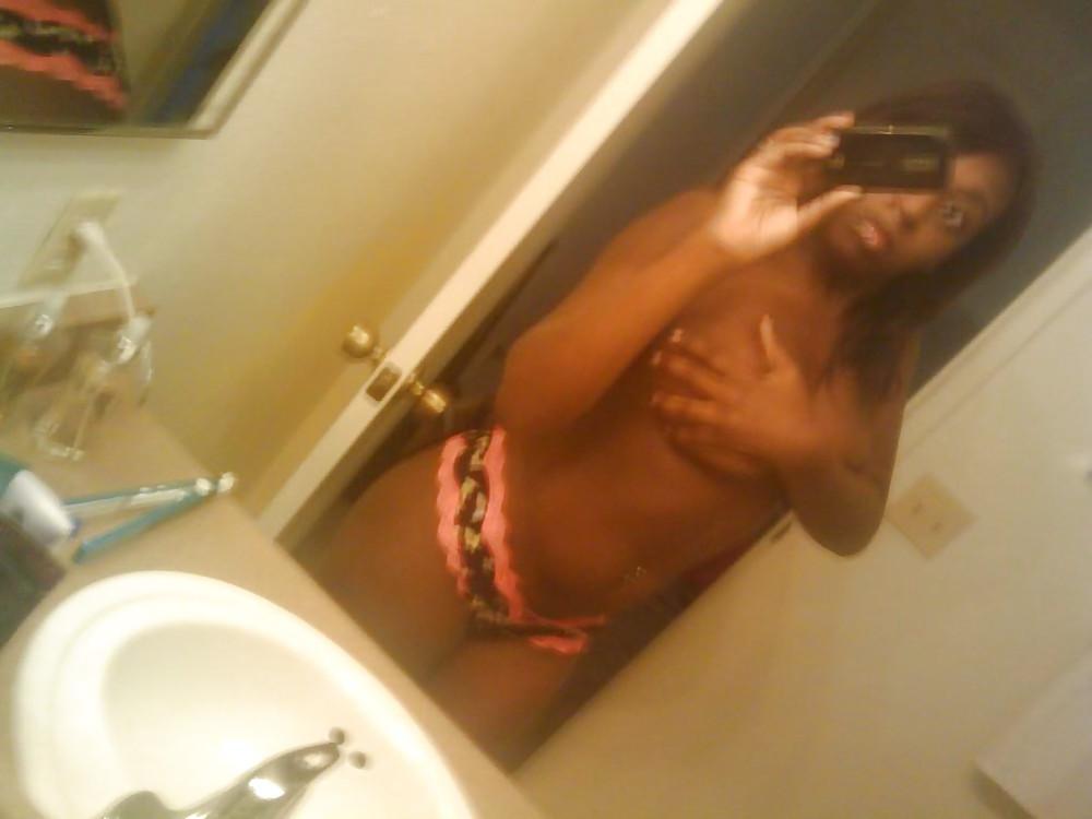 23P BLACK AMATEUR GIRLS - SELF PICS IX