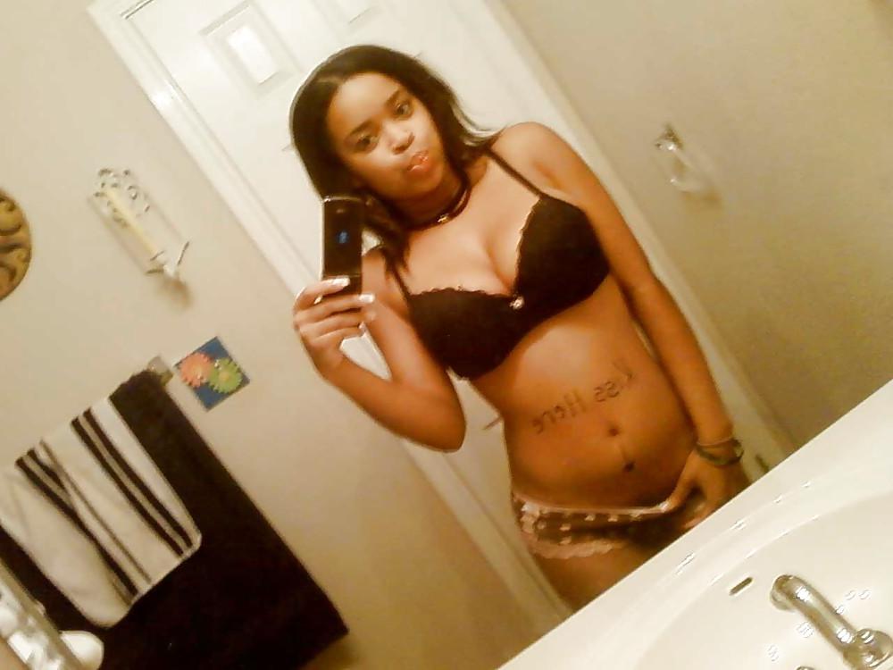 23P BLACK AMATEUR GIRLS - SELF PICS IX