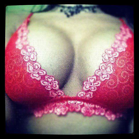 25P Epic cleavage shots