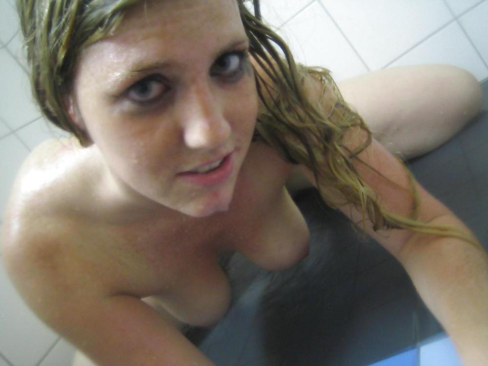 25P SEXY SHOWER TEEN