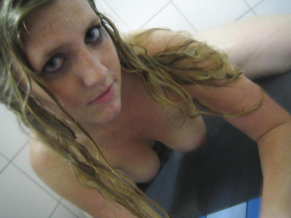 25P SEXY SHOWER TEEN