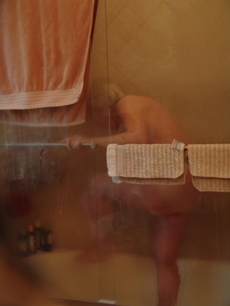 11P 86yr old granny Sue bares all in the shower