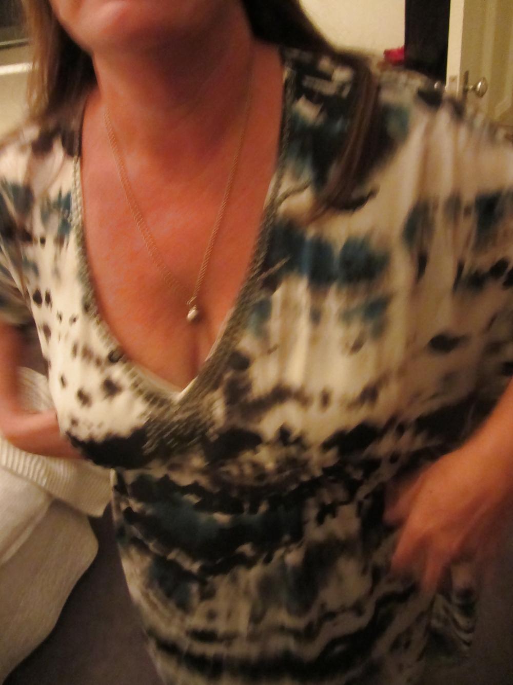 17P Michelle's fuckable cleavage 