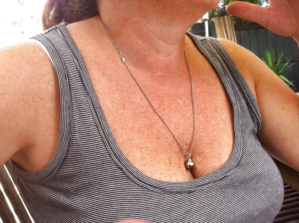 17P Michelle's fuckable cleavage 