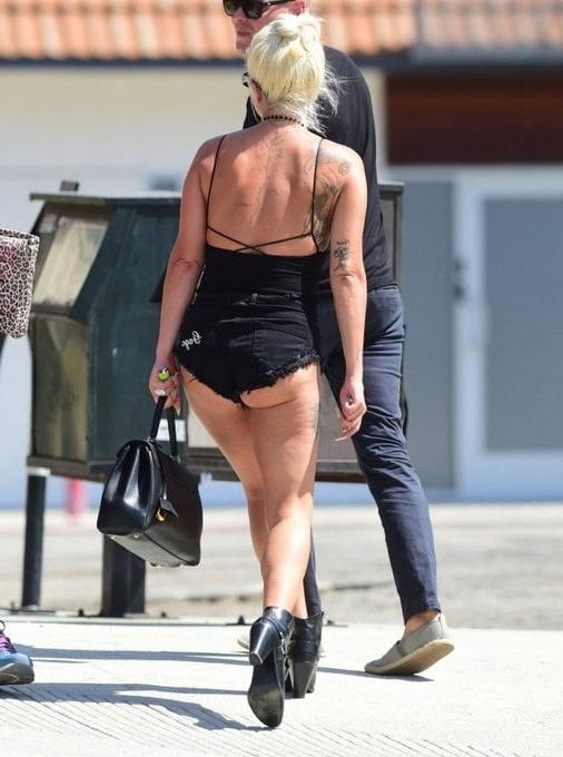 25P Lady Gaga's ASS