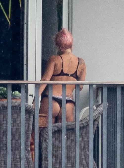 25P Lady Gaga's ASS