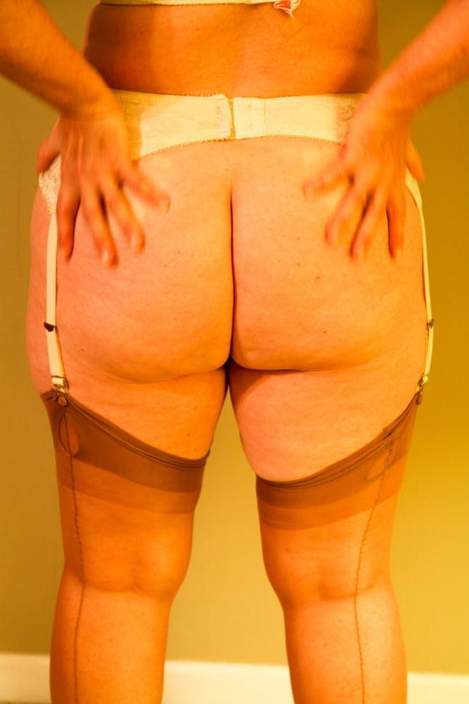 25P Mature Lady Butts 23
