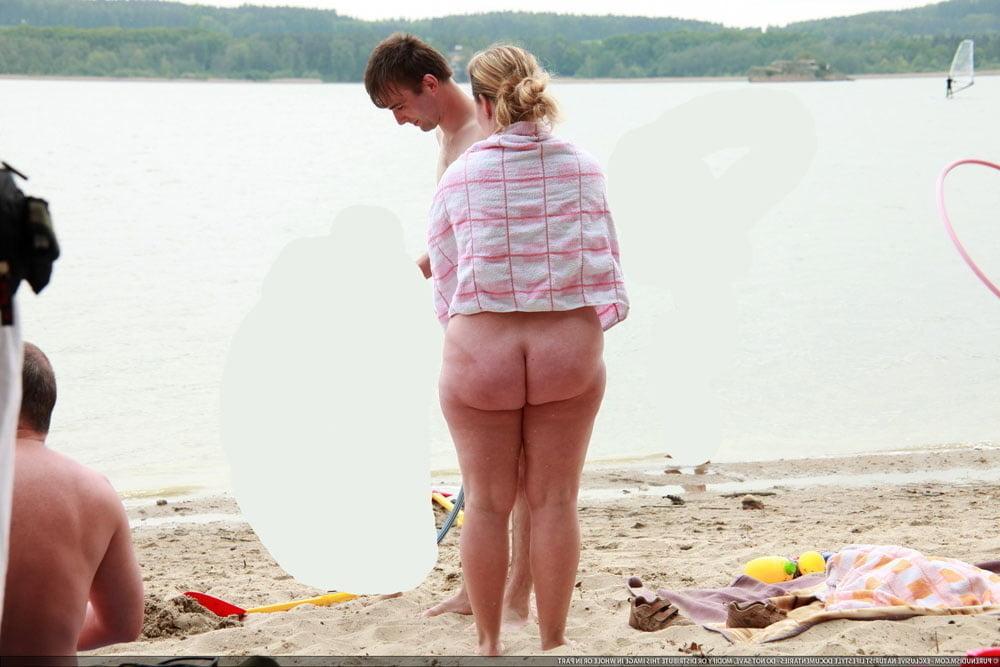 25P Mature Lady Butts 23